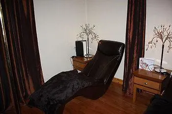 Szálloda Airport View And Secret Lusk